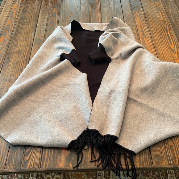 pretty persuasions black and gray reversible wrap poncho shawl rib cuffs - Picture 2 of 9